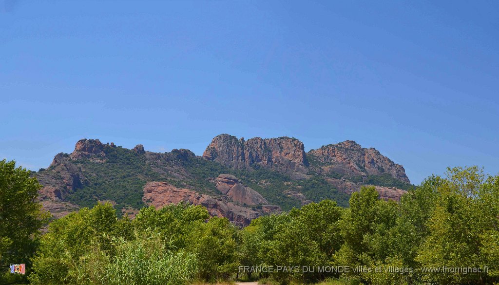 Lac Arena 16 juin 2013 52.jpg - Le rocher de Roquebrune sur Argens. 16 juin 2013